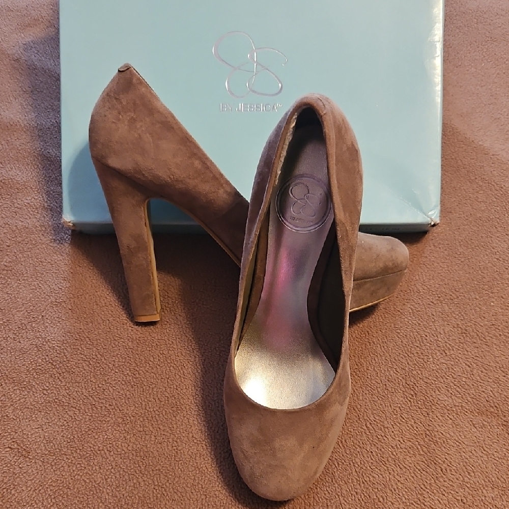 Jessica Simpson Brown Chunky Heel Pumps
